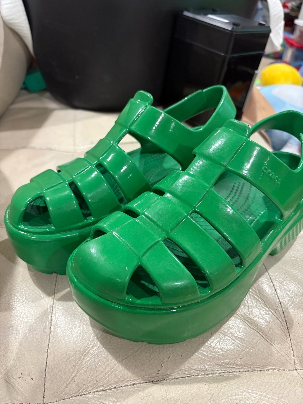 NWOT-Crocs Stomp Fisherman Kelly Green Jelly Platform Sandals - Picture 1 of 5